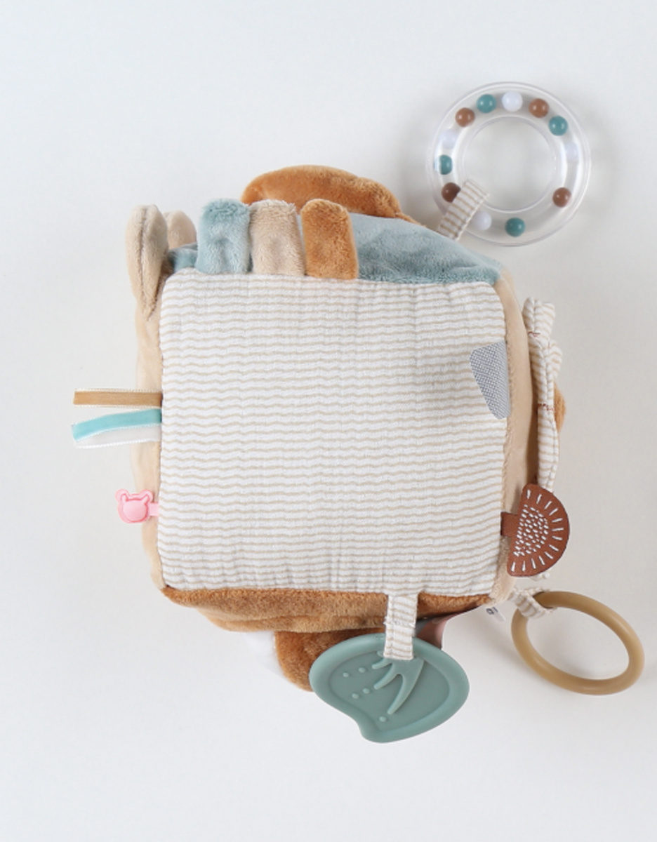 Veloudoux Babou & Kendi activity cube