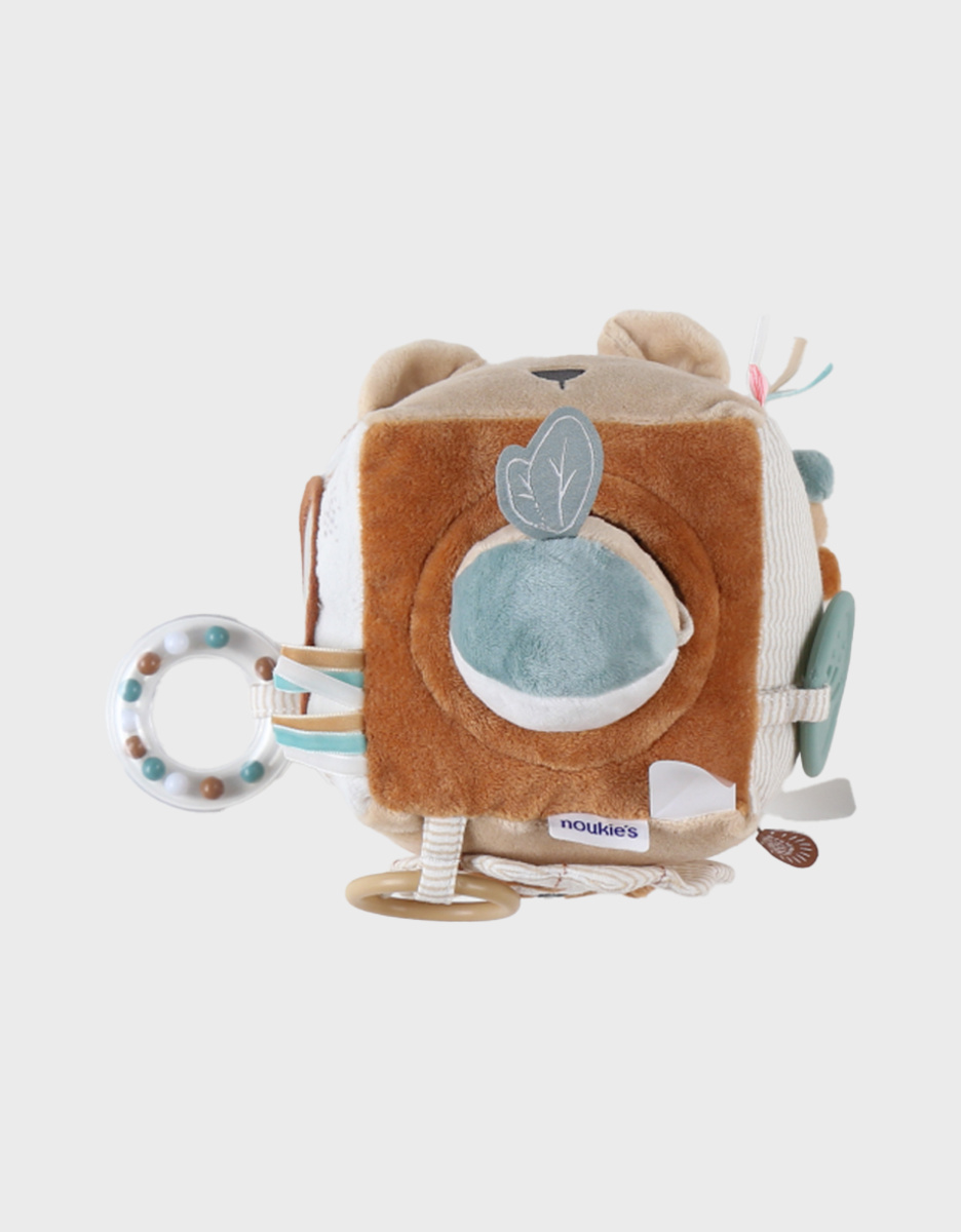 Veloudoux Babou & Kendi activity cube