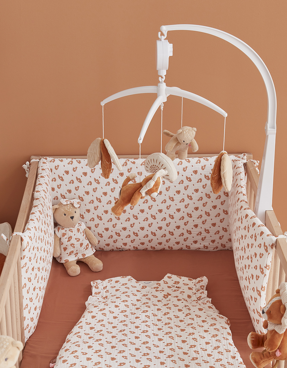 Cotton muslin leopard print bed bumper, off-white/terracotta