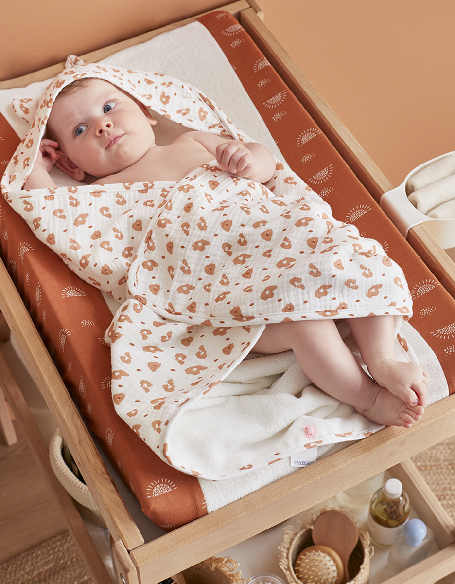 Changing pad with elasticated terry cover, off-white/caramel