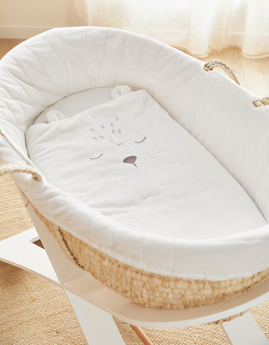 Veloudoux® Babou & Kendi moses basket, off-white