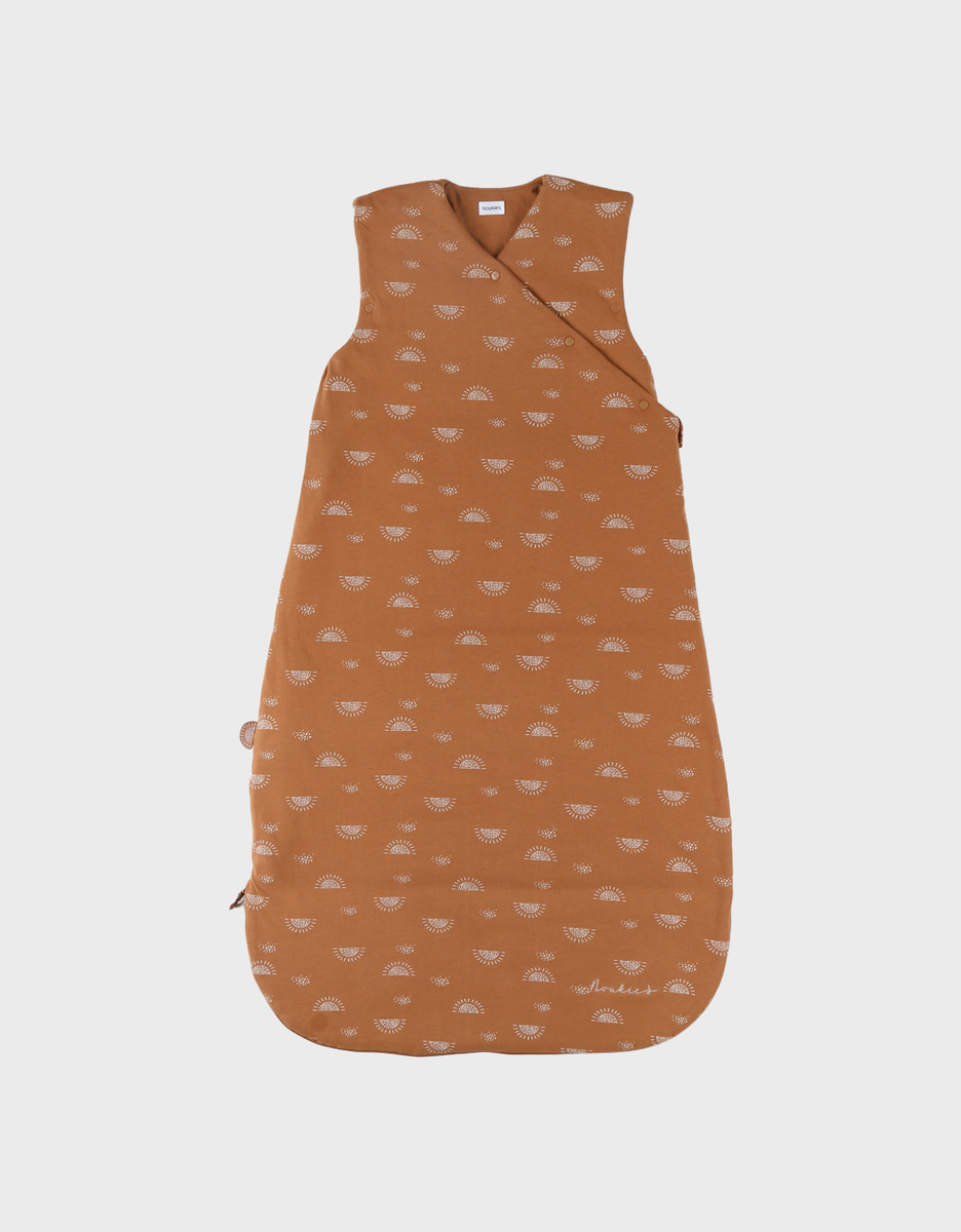 Jersey 100 cm slaapzak met zonneprint, karamelkleur