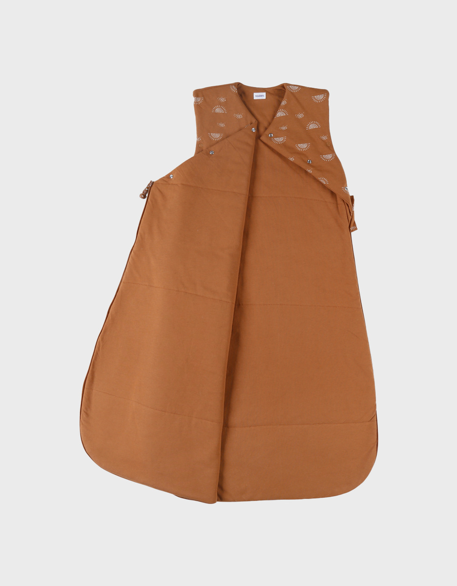 Jersey 100 cm slaapzak met zonneprint, karamelkleur