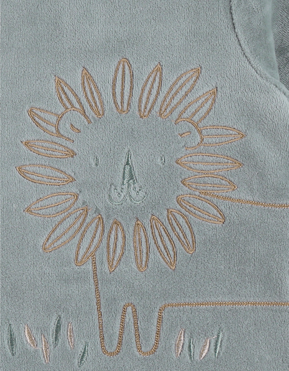 Groene velours pyjama met geborduurde leeuw
