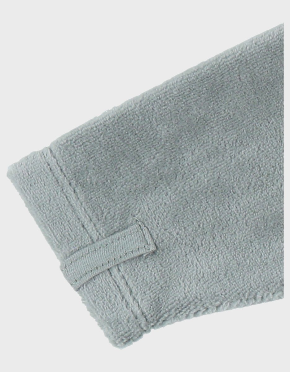 Green velour pyjama with embroidered lion
