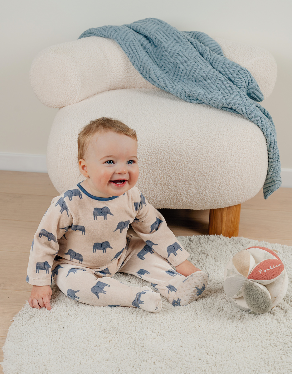 Beige velours pyjama met Bali olifantprint
