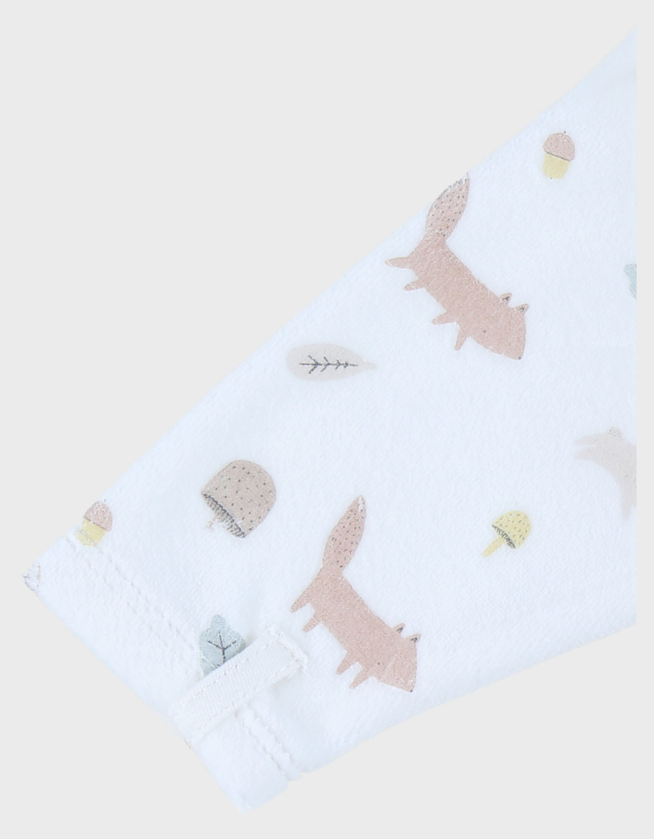 Babypyjama met wit fluwelen motief

