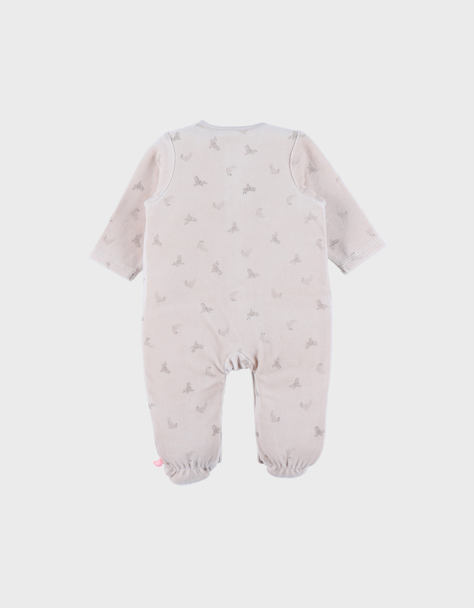 Ivoorkleurige babypyjama met zeehondenprint in fluweel
