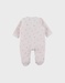 Ivoorkleurige babypyjama met zeehondenprint in fluweel

