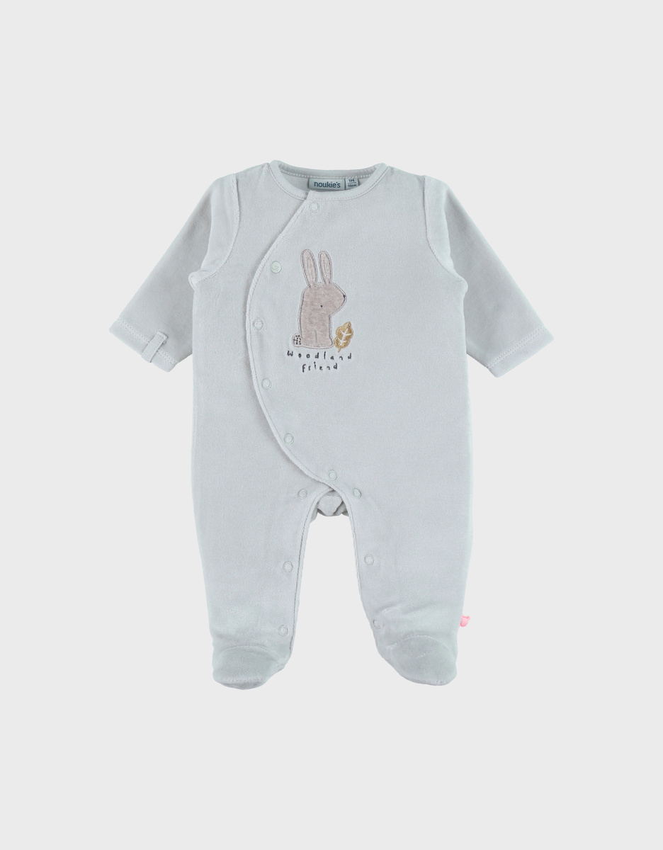 Groene babypyjama met konijnenborduursel
