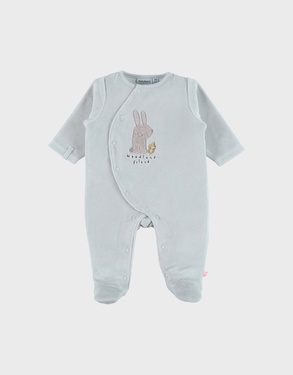 Groene babypyjama met konijnenborduursel
