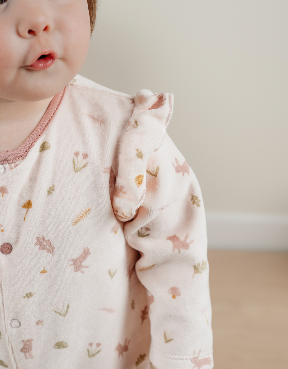 Roze velours pyjama met ruches
