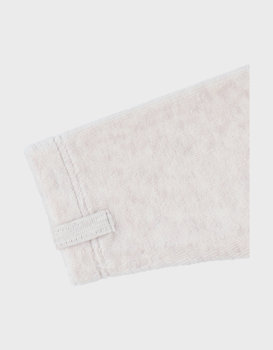 Baby pyjama van velours met beige katje
