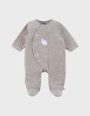 Beige babypyjama met zeehondenborduursel in fluweel

