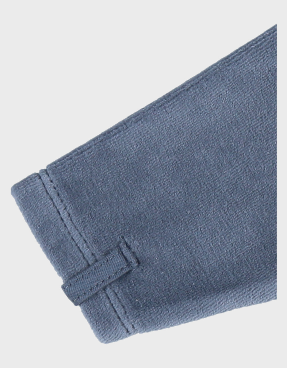 Blauwe babypyjama met olifantenborduursel in fluweel
