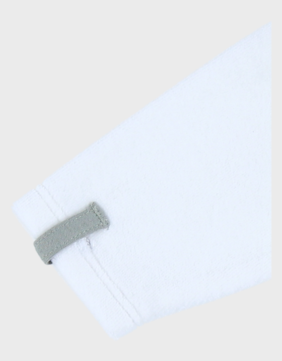 Witte babypyjama's met olifantenborduursel in fluweel
