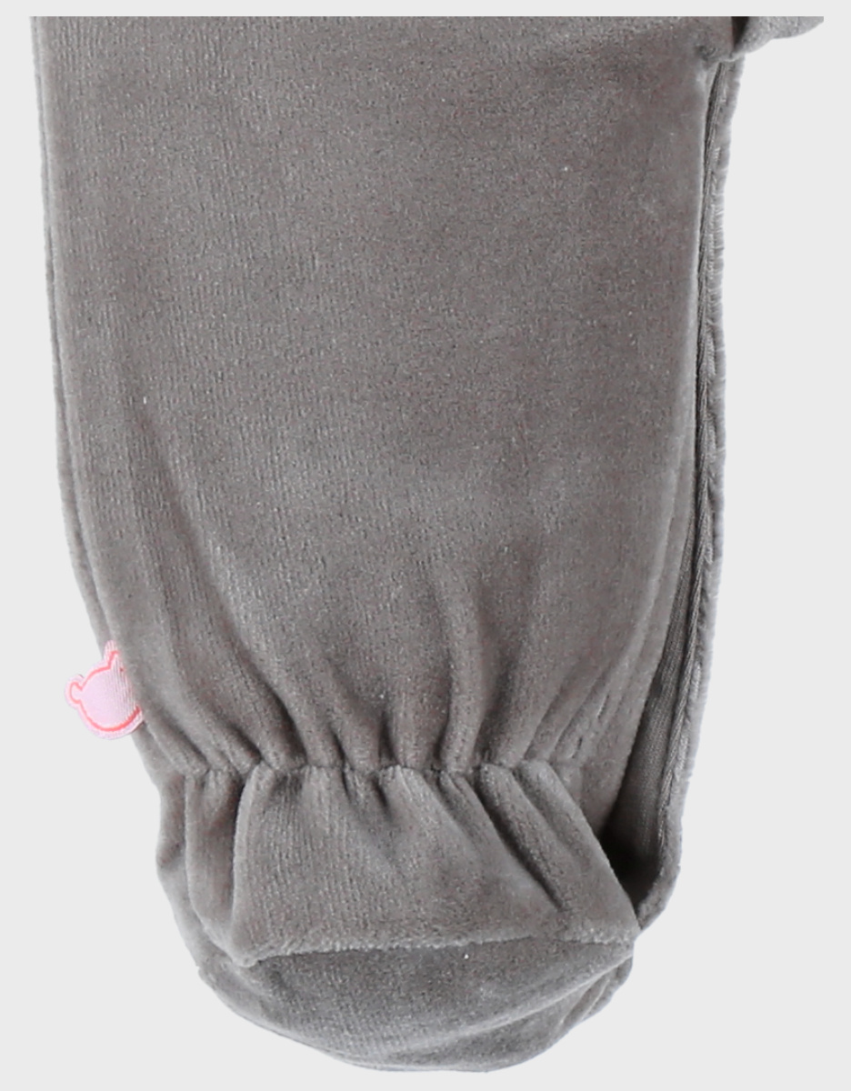 Kaki babypyjama met zebraborduursel in fluweel
