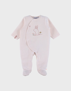 Roze velours baby pyjama met konijnenborduursel
