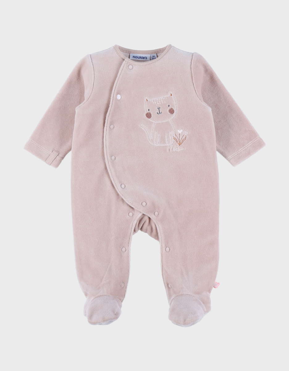 Roze velours baby pyjama met kattenborduursel
