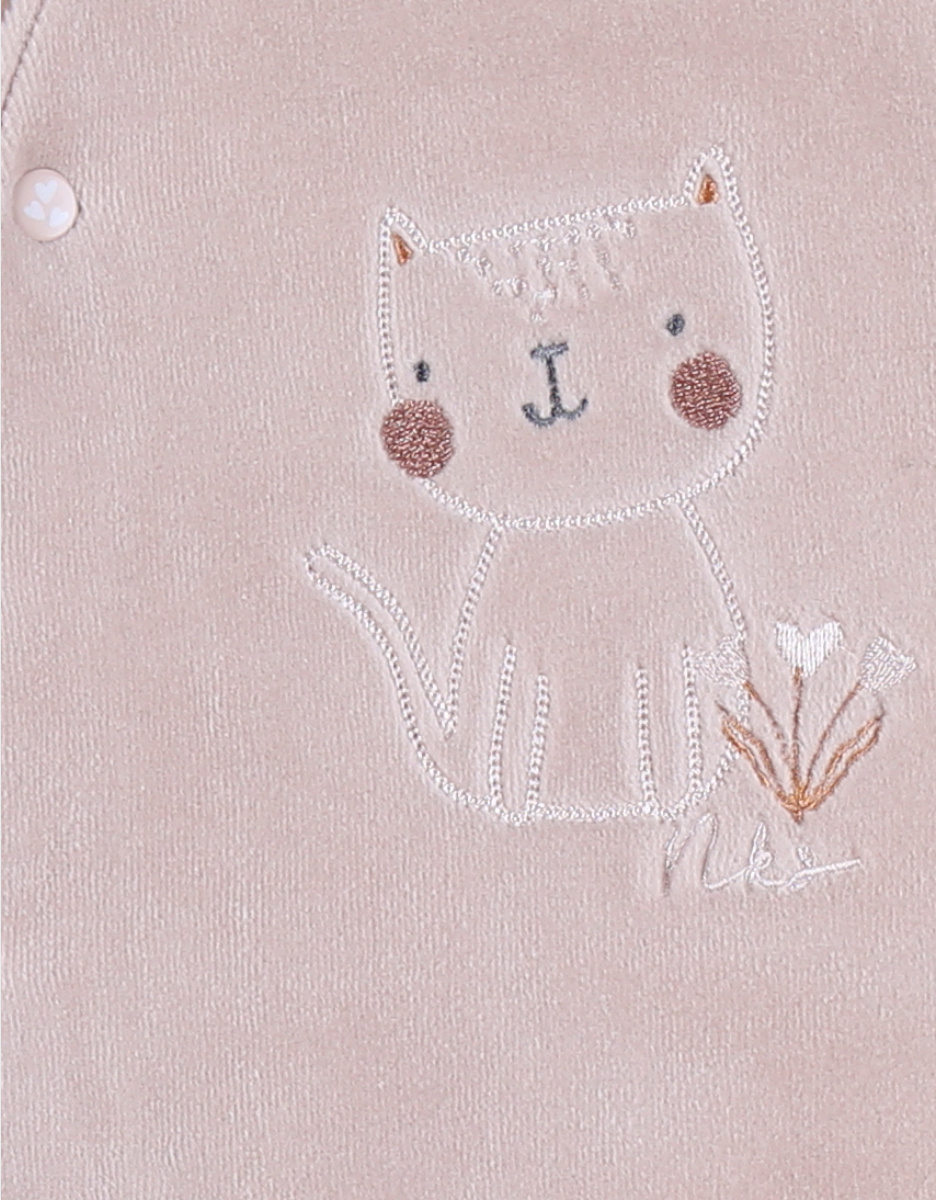 Roze velours baby pyjama met kattenborduursel
