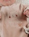 Roze velours baby pyjama met kattenborduursel
