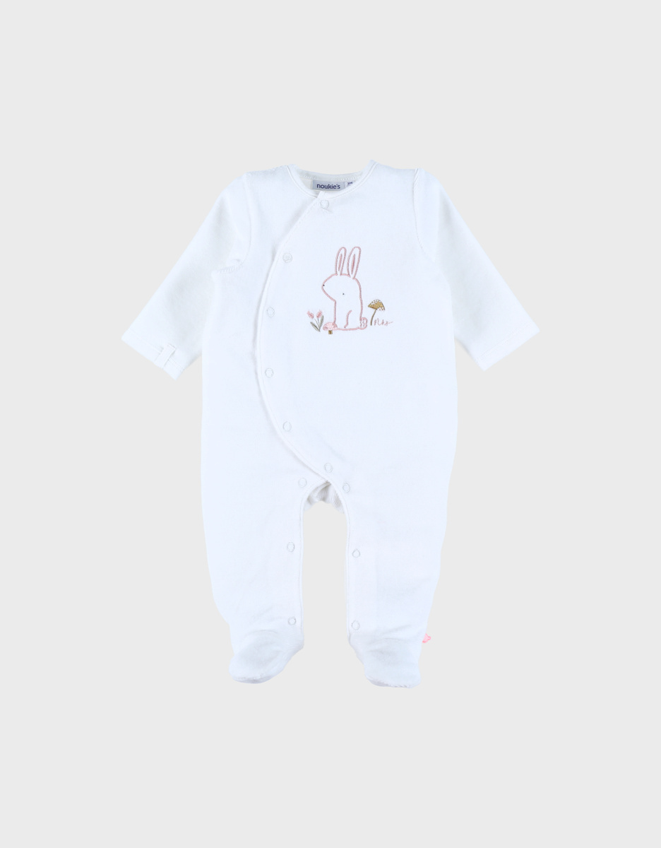 Witte ribfluwelen baby pyjama met konijnenborduursel
