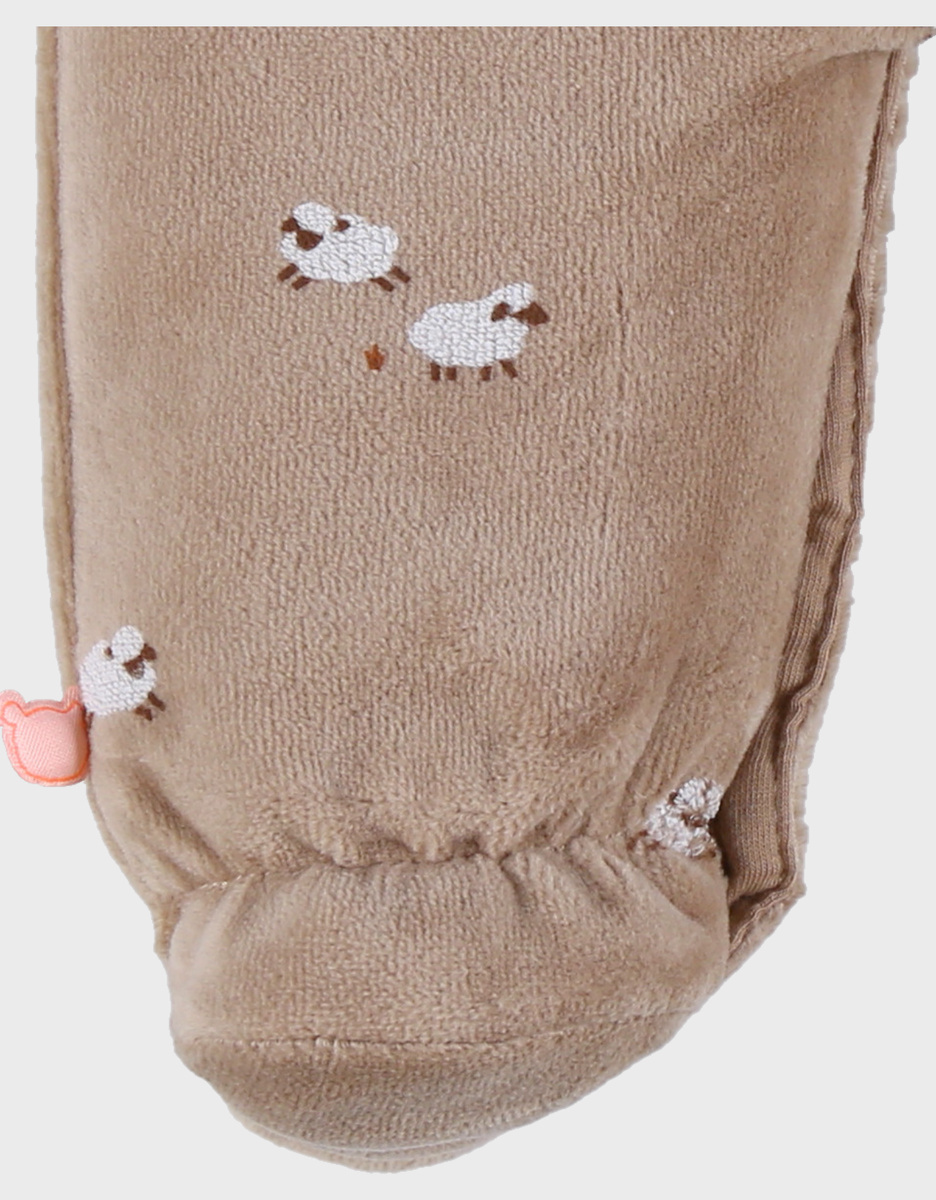 Bruine babypyjama met schapenborduursel in fluweel
