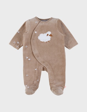 Bruine babypyjama met schapenborduursel in fluweel
