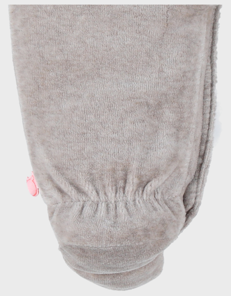 Beige baby pyjama with seal embroidery in velvet
