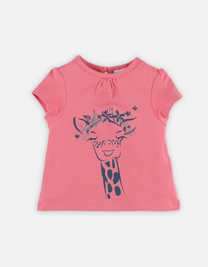 Pink t-shirt with short sleeves and a giraffe