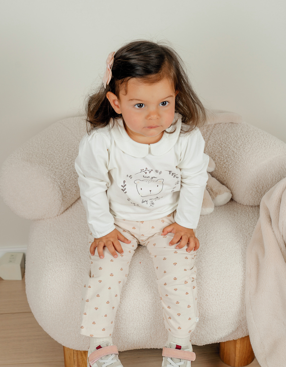 Ribfluwelen broek met bloemenmotief in zachtroze
