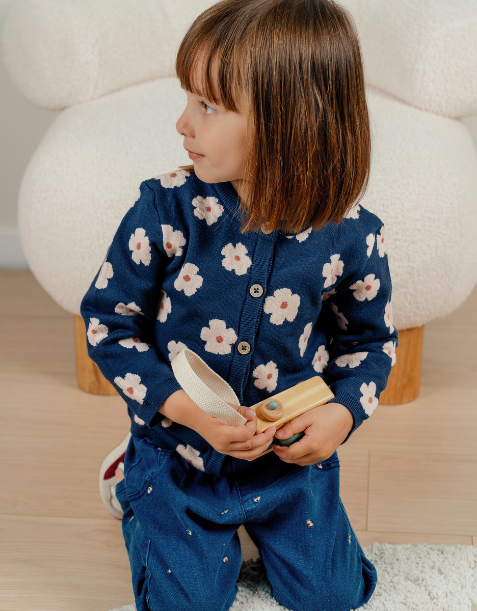 Knit cardigan with blue flowers
