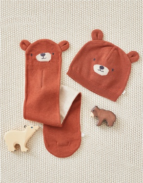Knitted scarf with bear, caramel
