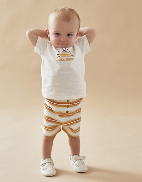 T-shirt with sun print + striped shorts set, off-white/mustard/aqua