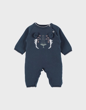 Blauwe babypyjama met gebreide tijger
