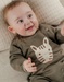 Grijze babypyjama met gebreide zebra
