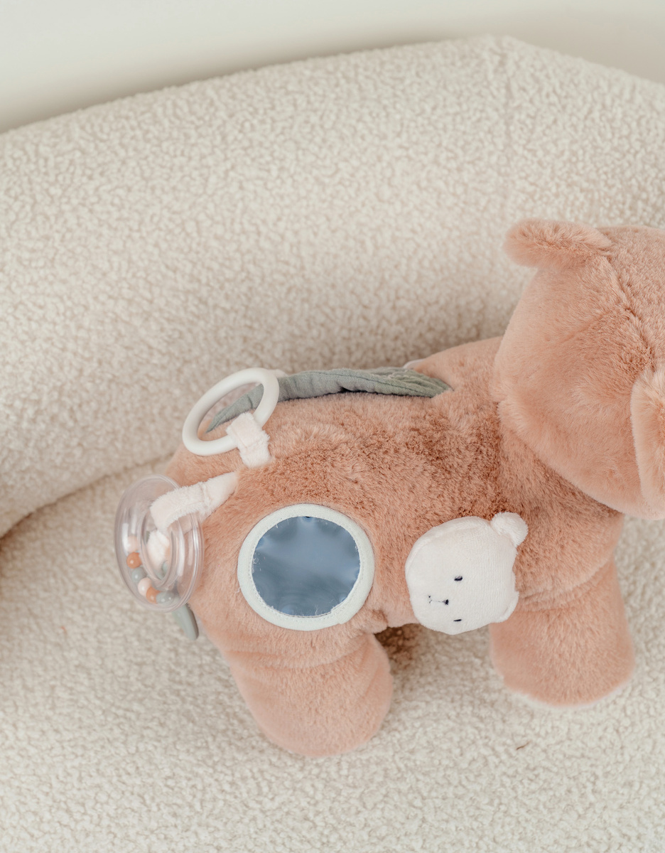 Lily activity plush in Veloudoux® and muslin pink
