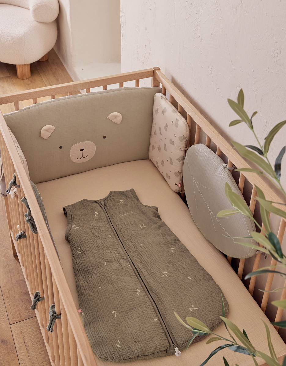 Cot bumper and rail guards in embroidered muslin
