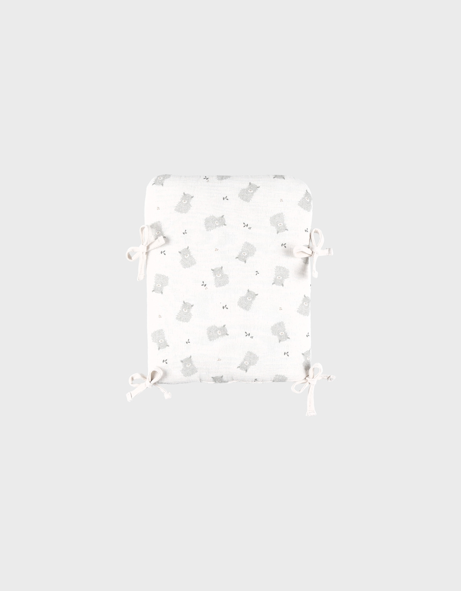 Cot bumper and rail guards in embroidered muslin
