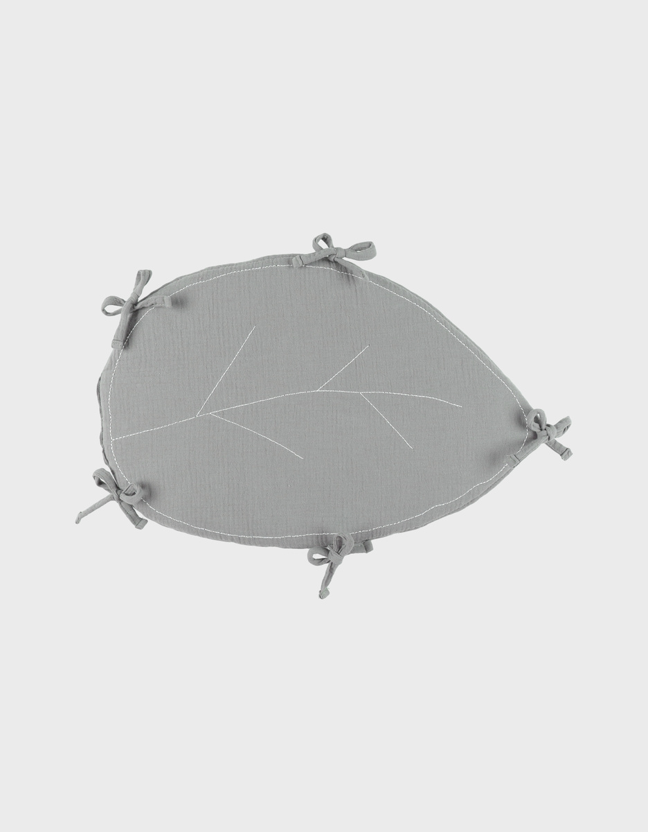 Cot bumper and rail guards in embroidered muslin

