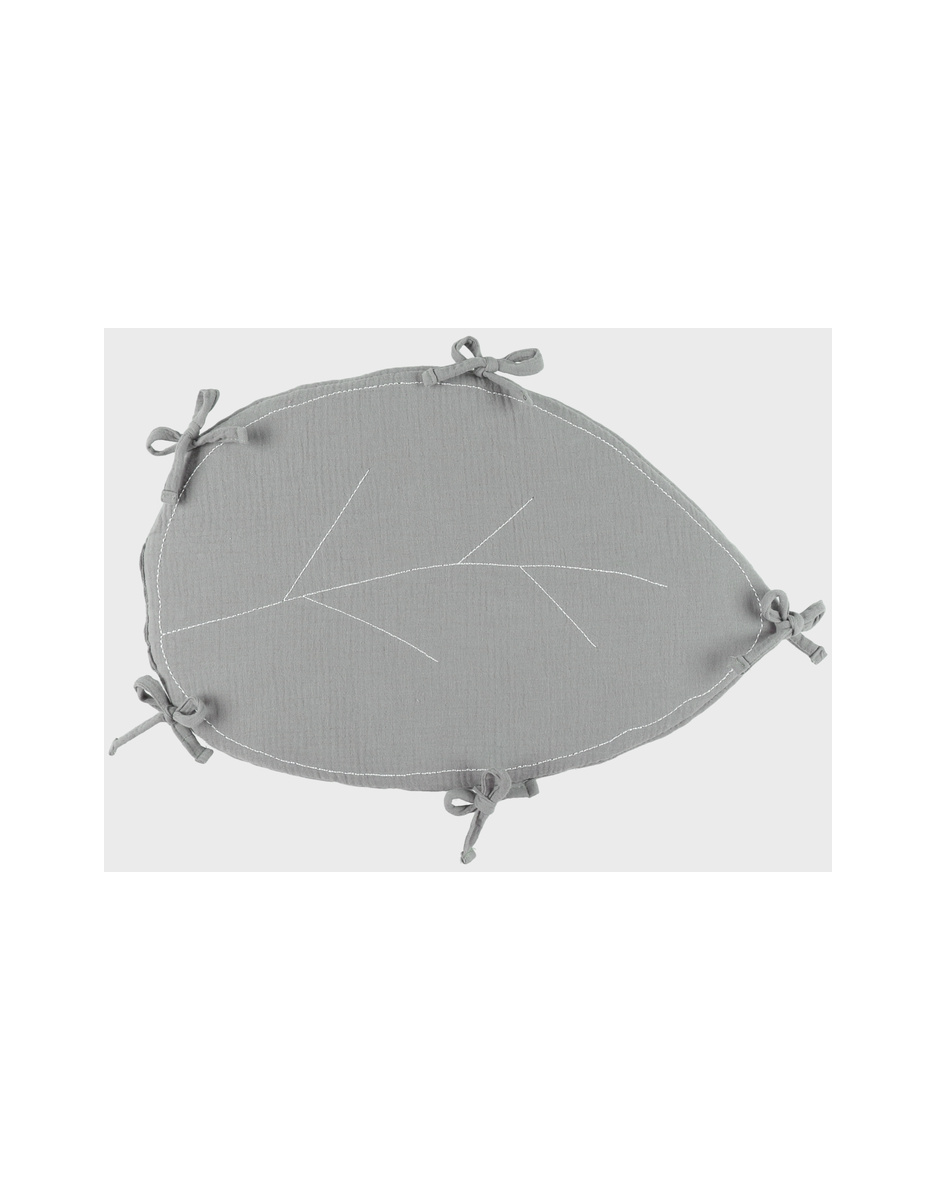 Cot bumper and rail guards in embroidered muslin
