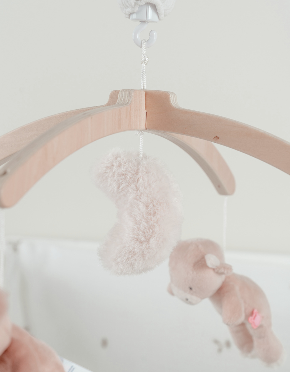 Musical mobile with wooden arm – Lily & Fluffy
