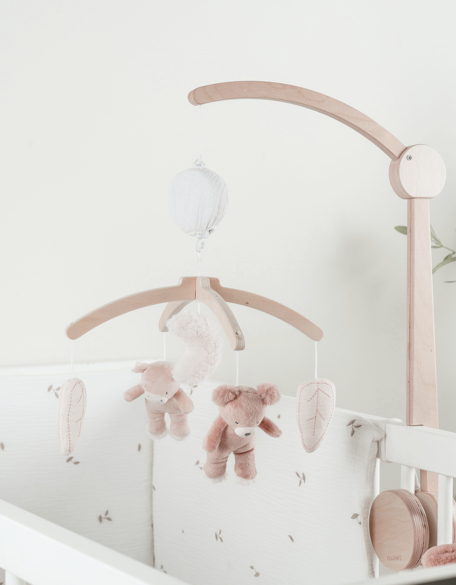 Musical mobile with wooden arm – Lily & Fluffy
