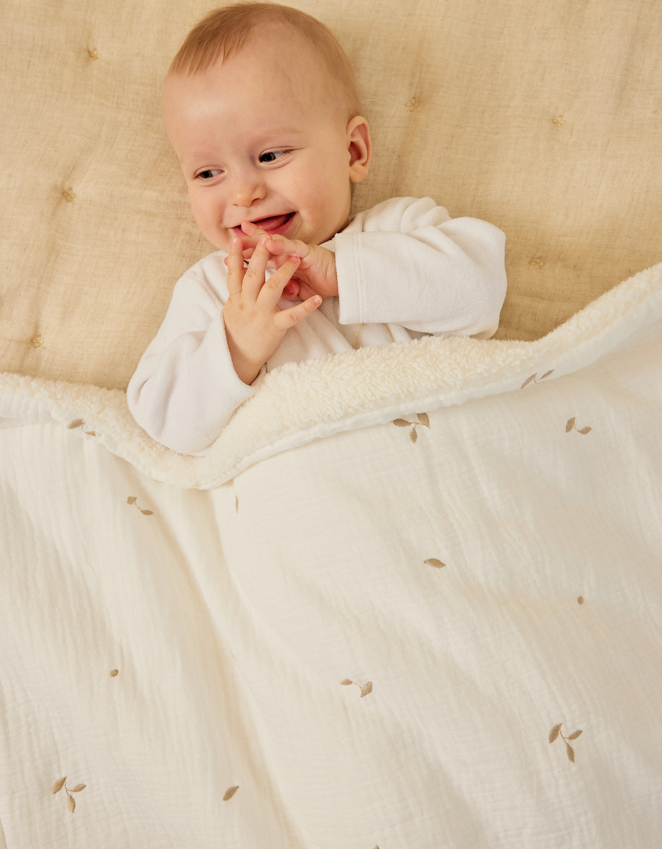 75x100cm muslin and sherpa blanket in ecru