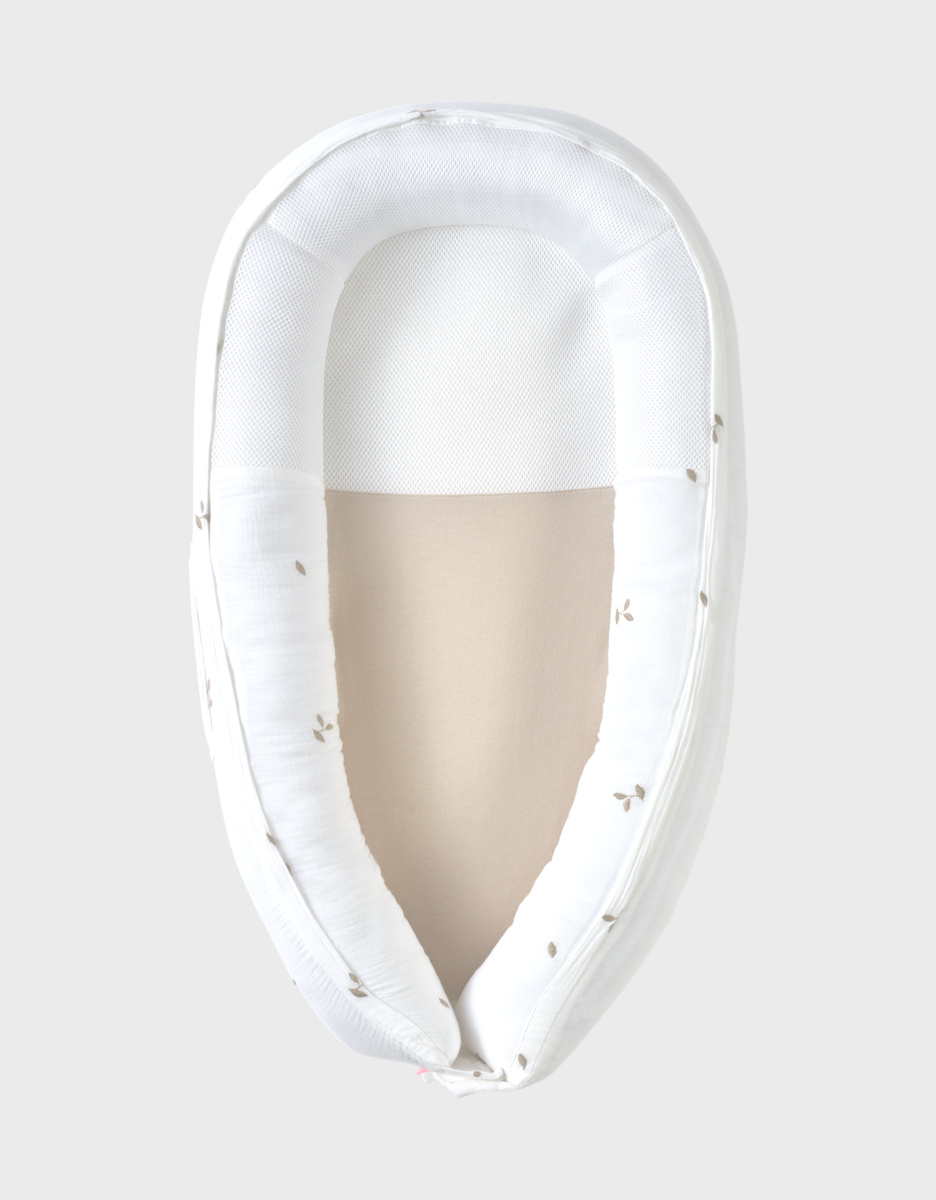 Kokkoony in geborduurde mousseline – Bio
