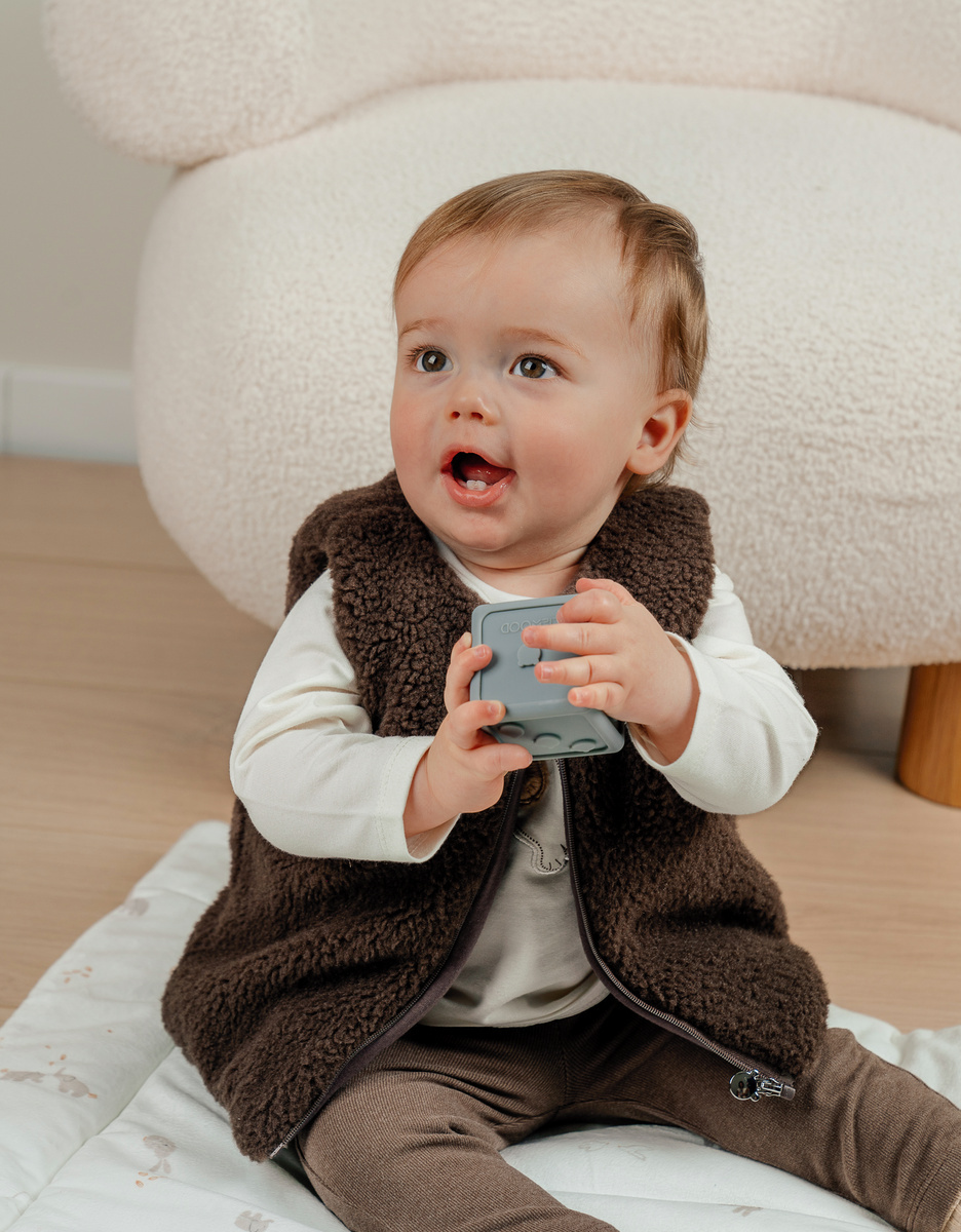 Chocoladekleurige bodywarmer in Groloudoux®
