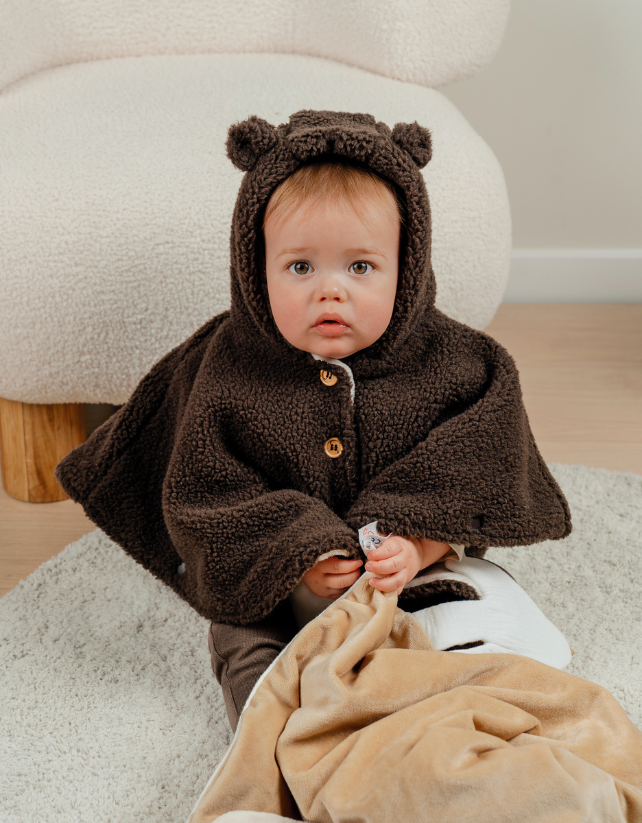 Chocoladekleurige poncho in Groloudoux®
