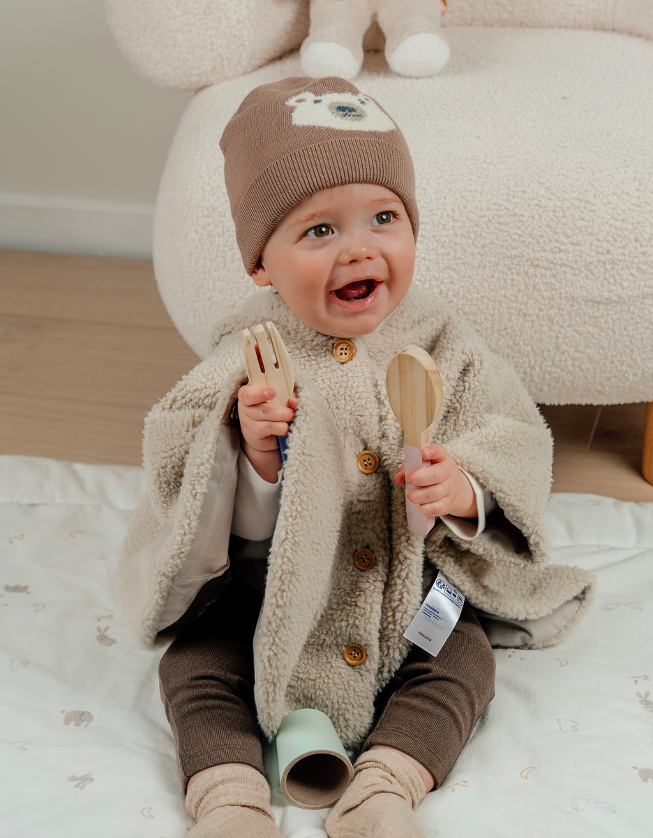 Lattekleurige poncho in Groloudoux®
