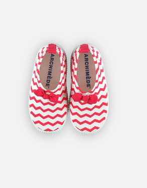 Water shoes with stripes