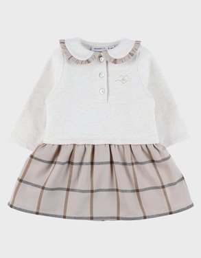 Tweekleurige babyjurk met beige ruitjes
